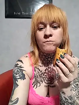 Snapshot of poussichienne chatting on April 2026 04:15:02 PM poussichienne online show from April 2026 04:15:02 PM