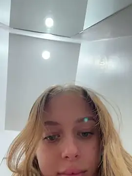 Snapshot of enjoy_my_beauty chatting on December 2024 07:30:01 AM enjoy my beauty online show from December 2024 07:30:01 AM