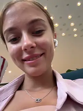 Snapshot of enjoy_my_beauty chatting on March 2025 04:08:02 AM enjoy my beauty online show from March 2025 04:08:02 AM