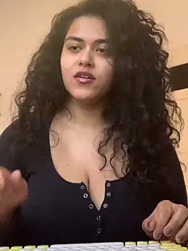 Curvydesifromgermany online show from January 2025 02:35:02 PM