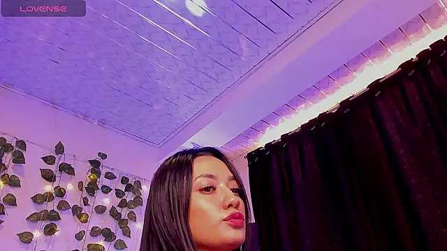 Snapshot of mariiana-diaz chatting on January 2025 05:54:01 PM mariiana-diaz online show from January 2025 05:54:01 PM