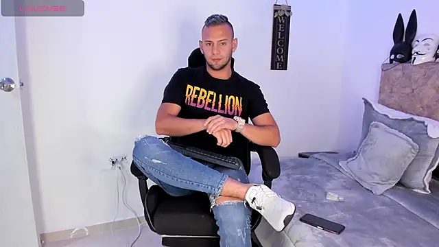 Snapshot of Damon_Bakert chatting on October 2025 09:10:02 PM Damon Bakert online show from October 2025 09:10:02 PM