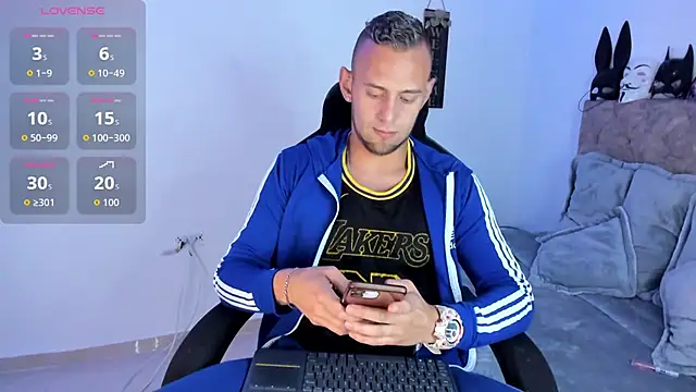 Snapshot of Damon_Bakert chatting on October 2025 03:31:01 PM Damon Bakert online show from October 2025 03:31:01 PM