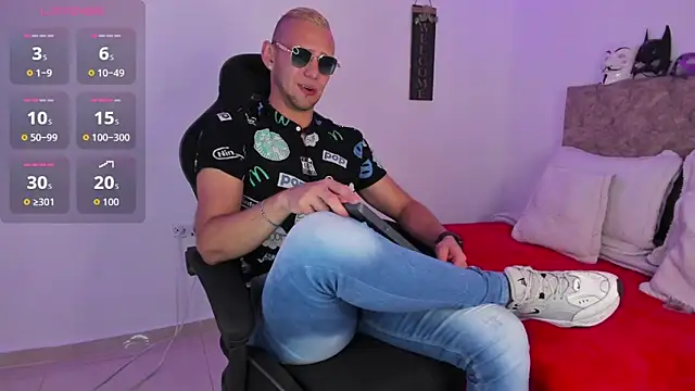 Snapshot of Damon_Bakert chatting on October 2025 03:58:02 PM Damon Bakert online show from October 2025 03:58:02 PM