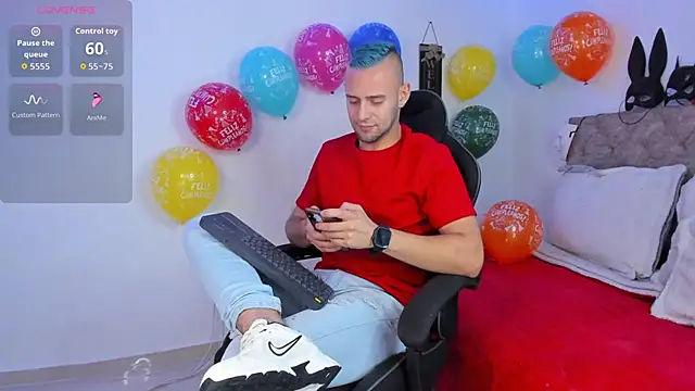 Snapshot of Damon_Bakert chatting on November 2025 02:21:01 AM Damon Bakert online show from November 2025 02:21:01 AM