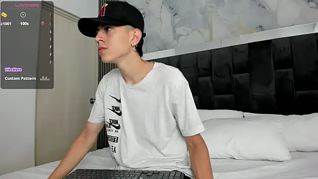 Snapshot of Dei_v_48 chatting on December 2024 07:25:02 PM Dei v 48 online show from December 2024 07:25:02 PM