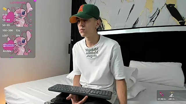 Snapshot of Dei_v_48 chatting on January 2025 10:30:02 PM Dei v 48 online show from January 2025 10:30:02 PM