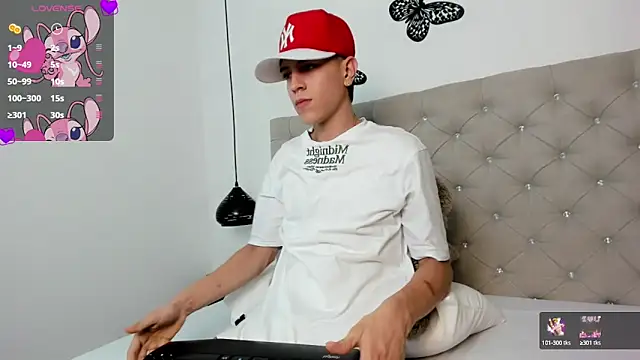 Snapshot of Dei_v_48 chatting on February 2025 07:46:01 PM Dei v 48 online show from February 2025 07:46:01 PM