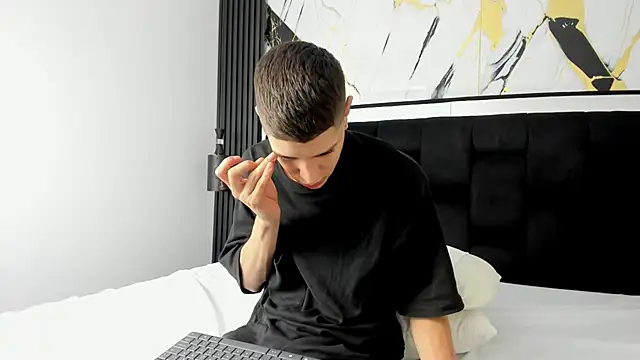 Snapshot of Dei_v_48 chatting on March 2025 05:59:02 AM Dei v 48 online show from March 2025 05:59:02 AM