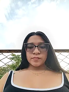 -VICKKY online show from November 2025 09:25:02 PM