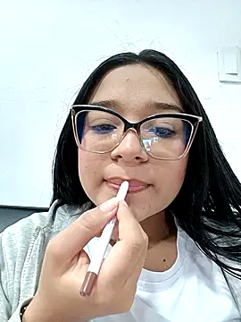 -VICKKY online show from December 2025 02:02:02 PM