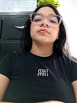 -VICKKY online show from January 2026 01:49:01 PM