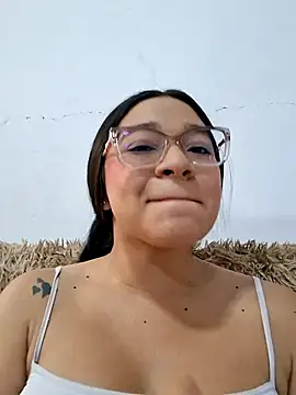 -VICKKY online show from May 2026 01:41:01 PM