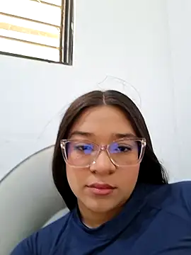 -VICKKY online show from May 2026 01:29:02 PM