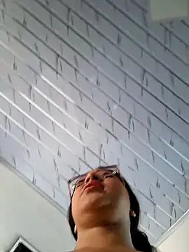 -VICKKY online show from May 2026 02:27:02 PM
