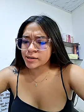 -VICKKY online show from June 2026 07:37:01 PM