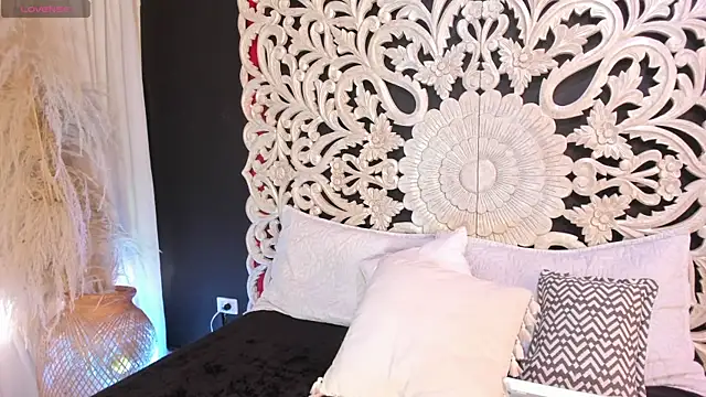 tiffany becker online show from September 2025 07:58:02 PM