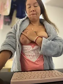 Snapshot of Emiily_lee chatting on February 2026 09:15:01 AM Emiily lee online show from February 2026 09:15:01 AM