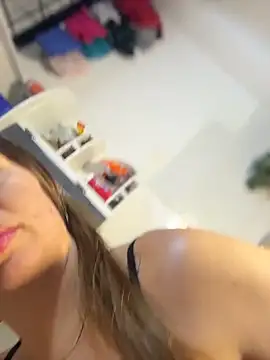 Snapshot of Emiily_lee chatting on February 2026 09:17:01 AM Emiily lee online show from February 2026 09:17:01 AM