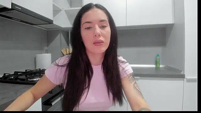 Emmapmg online show from December 2025 06:59:02 PM