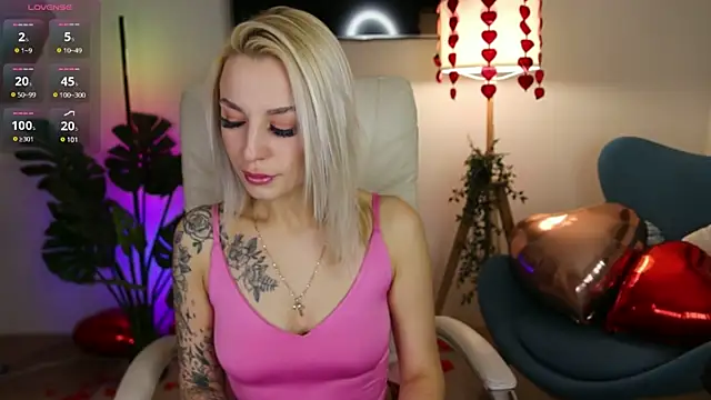 Snapshot of Crystal_Barbie chatting on February 2025 07:10:02 PM Crystal Barbie online show from February 2025 07:10:02 PM