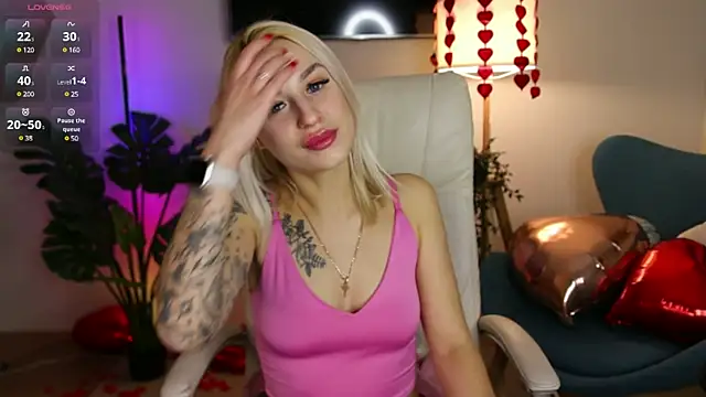 Snapshot of Crystal_Barbie chatting on February 2025 10:14:02 PM Crystal Barbie online show from February 2025 10:14:02 PM