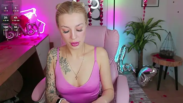 Snapshot of Crystal_Barbie chatting on February 2025 07:54:01 PM Crystal Barbie online show from February 2025 07:54:01 PM