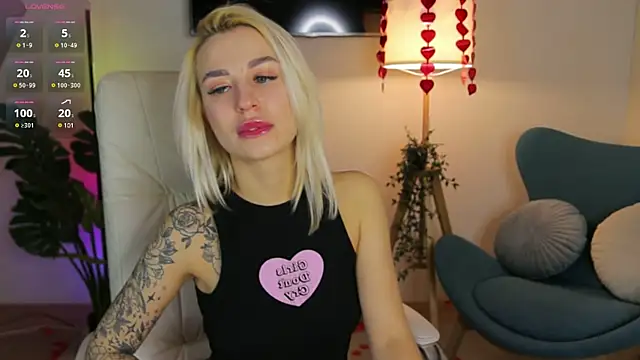 Snapshot of Crystal_Barbie chatting on February 2025 10:36:02 PM Crystal Barbie online show from February 2025 10:36:02 PM