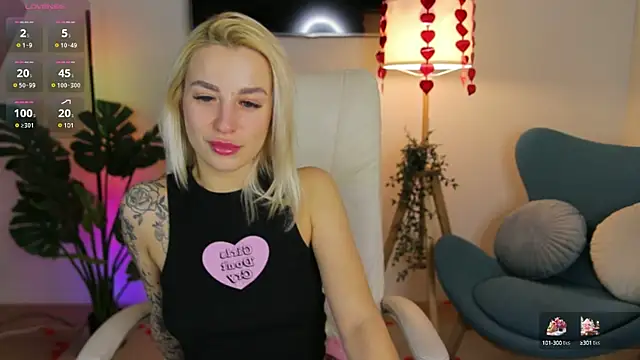 Snapshot of Crystal_Barbie chatting on February 2025 01:41:01 AM Crystal Barbie online show from February 2025 01:41:01 AM