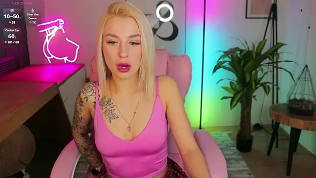 Snapshot of Crystal_Barbie chatting on March 2025 07:42:02 PM Crystal Barbie online show from March 2025 07:42:02 PM