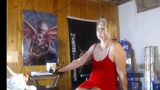 Snapshot of JamieBottoms chatting on April 2026 01:00:02 PM JamieBottoms online show from April 2026 01:00:02 PM