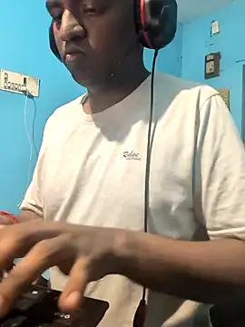 Snapshot of rajesh31tamil chatting on February 2025 01:33:01 PM rajesh31tamil online show from February 2025 01:33:01 PM