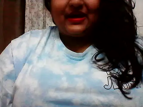 Snapshot of smile_pretty chatting on January 2025 06:03:01 PM smile pretty online show from January 2025 06:03:01 PM