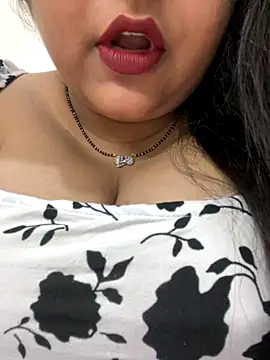 Snapshot of smile_pretty chatting on October 2025 06:42:02 PM smile pretty online show from October 2025 06:42:02 PM