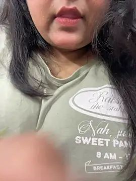 Snapshot of smile_pretty chatting on February 2026 06:03:01 PM smile pretty online show from February 2026 06:03:01 PM