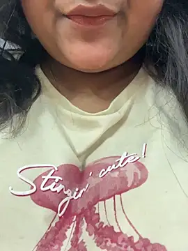 Snapshot of smile_pretty chatting on February 2026 03:26:02 PM smile pretty online show from February 2026 03:26:02 PM