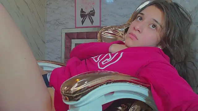 Snapshot of _Emily_v chatting on December 2024 07:05:01 AM Emily v online show from December 2024 07:05:01 AM