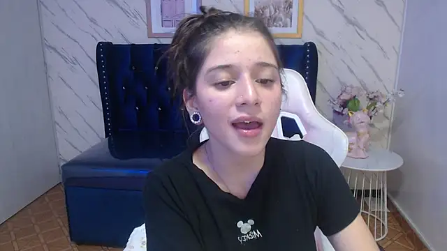 Snapshot of _Emily_v chatting on December 2024 05:00:02 AM Emily v online show from December 2024 05:00:02 AM