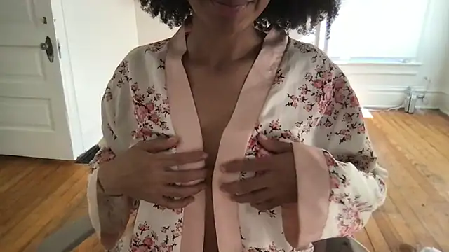 Snapshot of loveofbea chatting on February 2026 08:25:02 PM loveofbea online show from February 2026 08:25:02 PM