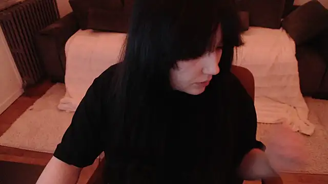 Snapshot of Lynylou chatting on December 2024 05:46:01 PM Lynylou online show from December 2024 05:46:01 PM