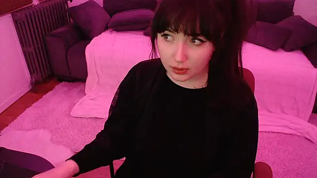 Snapshot of Lynylou chatting on December 2024 06:35:02 PM Lynylou online show from December 2024 06:35:02 PM