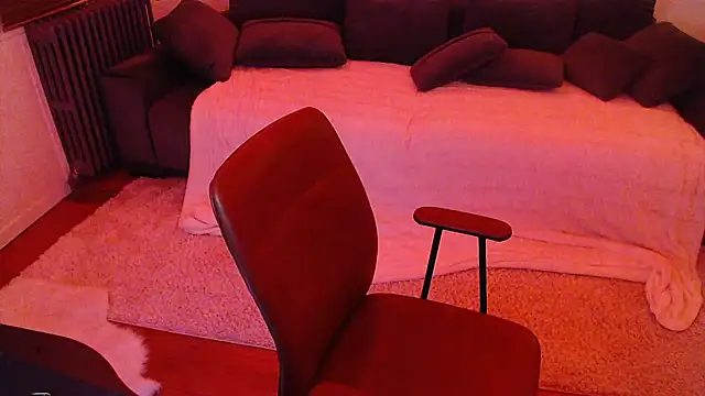 Snapshot of Lynylou chatting on December 2024 11:30:01 PM Lynylou online show from December 2024 11:30:01 PM