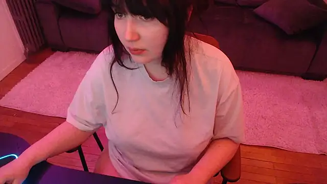 Snapshot of Lynylou chatting on January 2025 07:38:02 AM Lynylou online show from January 2025 07:38:02 AM