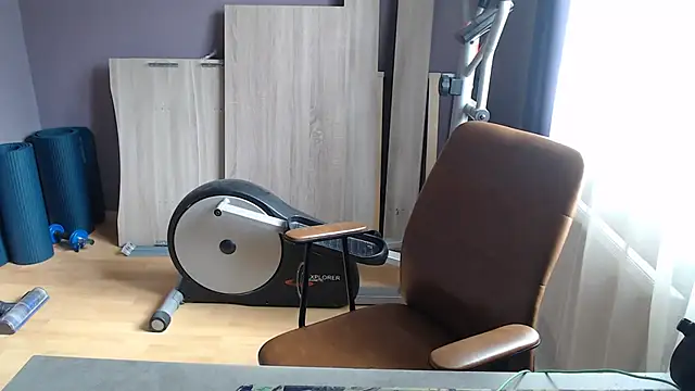 Snapshot of Lynylou chatting on September 2025 07:30:01 AM Lynylou online show from September 2025 07:30:01 AM