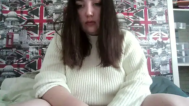 Snapshot of Lynylou chatting on October 2025 09:42:01 AM Lynylou online show from October 2025 09:42:01 AM