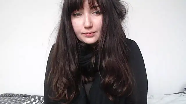 Lynylou online show from March 2026 04:26:01 PM