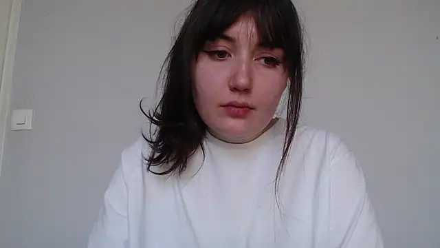 Lynylou online show from March 2026 04:43:01 PM