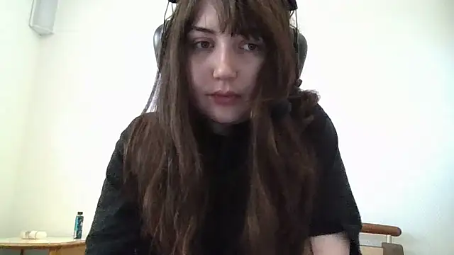 Lynylou online show from May 2026 02:47:01 PM