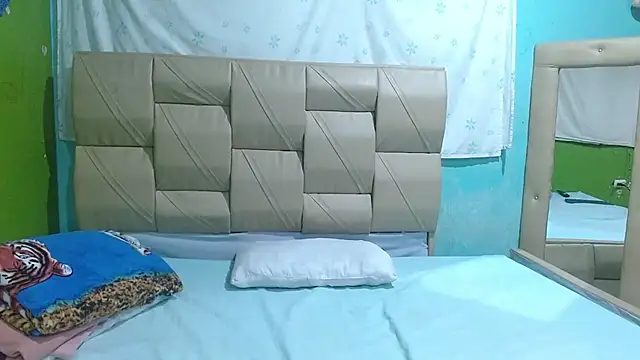 Stefanny Taylor  online show from September 2025 09:41:02 PM