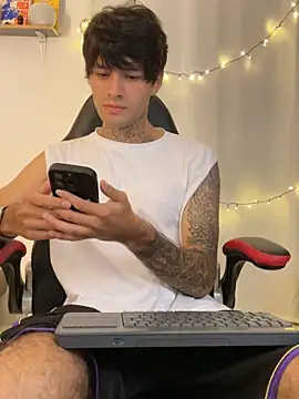 Snapshot of justin_stark7 chatting on February 2026 01:37:02 PM justin stark7 online show from February 2026 01:37:02 PM